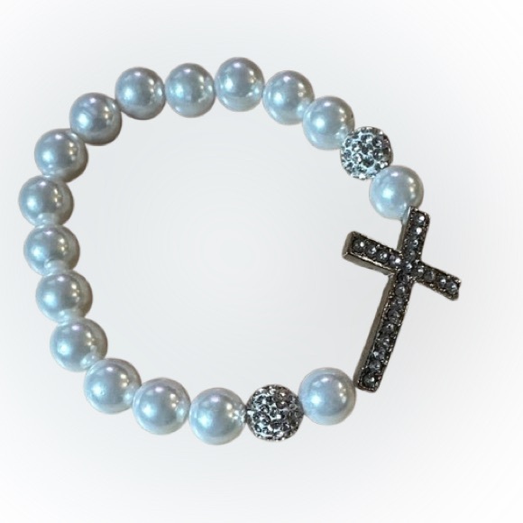 Jewelry - 🦋 5 for $25 Elegant Pearl and Silver Cross Bracelet